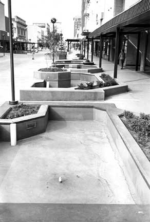 Austin Avenue’s Ill-fated pedestrian mall never caught on